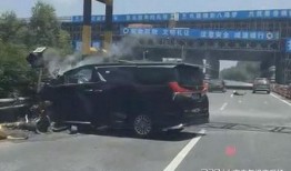 茂名车祸爆料最新消息,多车相撞事故致多人伤亡，救援正在进行中